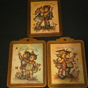 Evans Vintage Wall Plaques Set